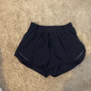Lululemon Hotty Hot shorts size 4 navy